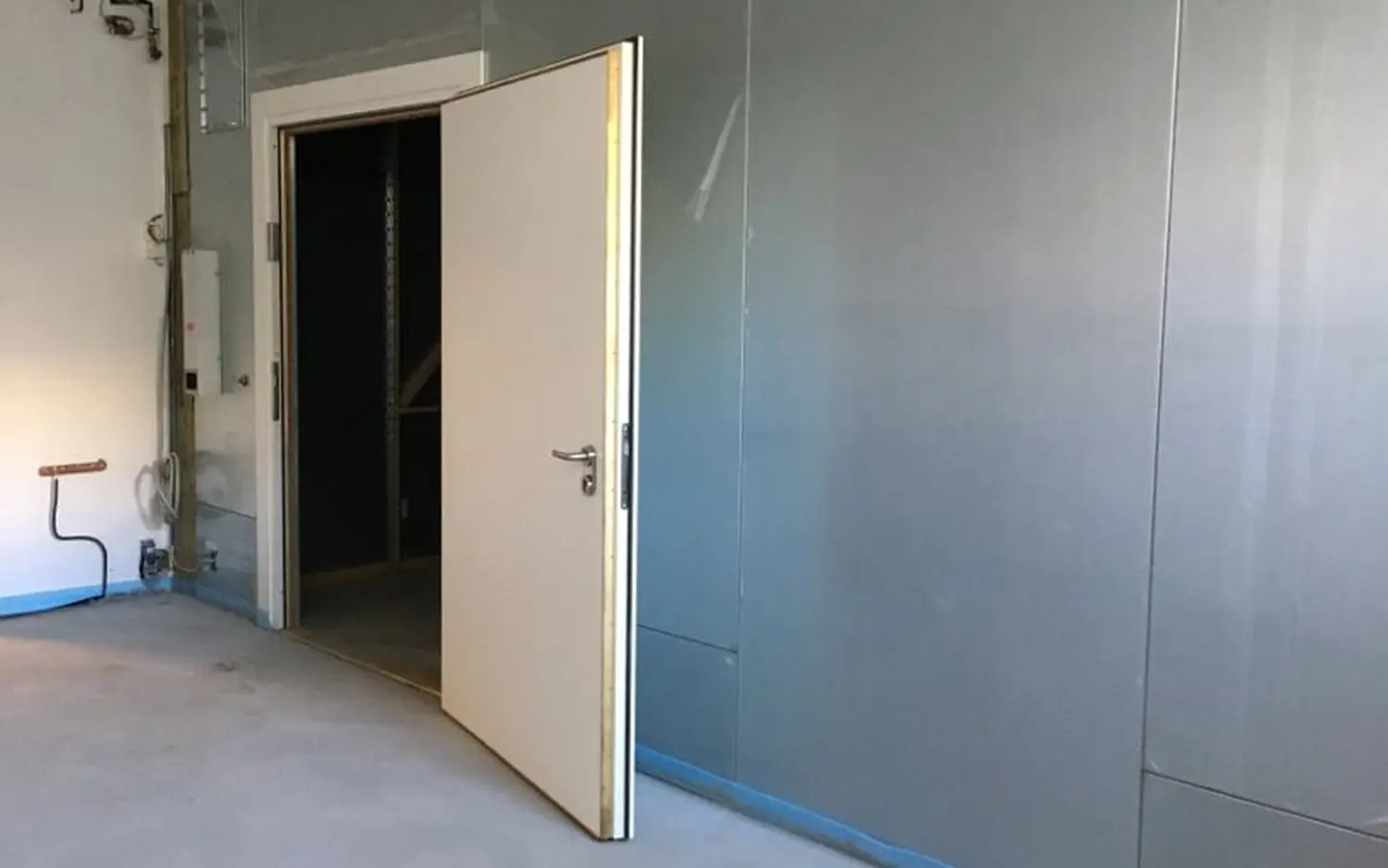 EMshield GmbH - Architecture and Corporate Security -Electromagnetically shielded cabin for scanning tunneling microscope